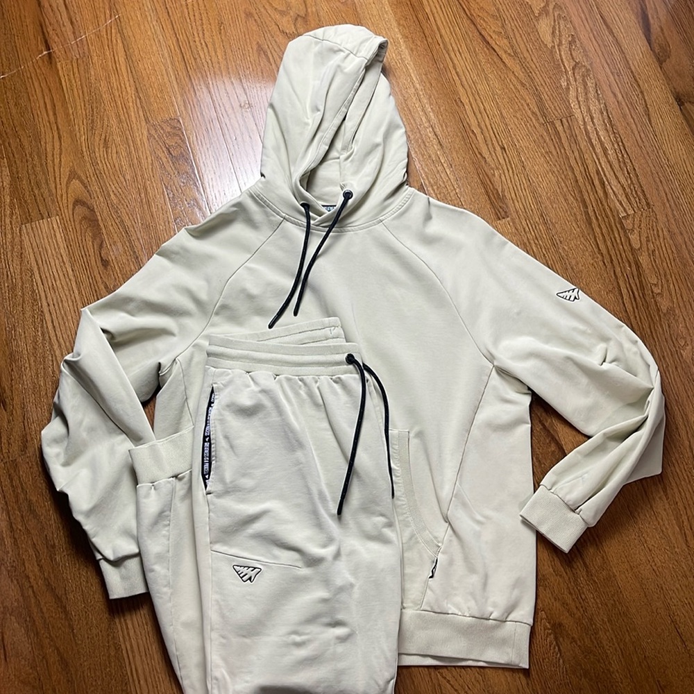 Paper Planes Sweatsuit